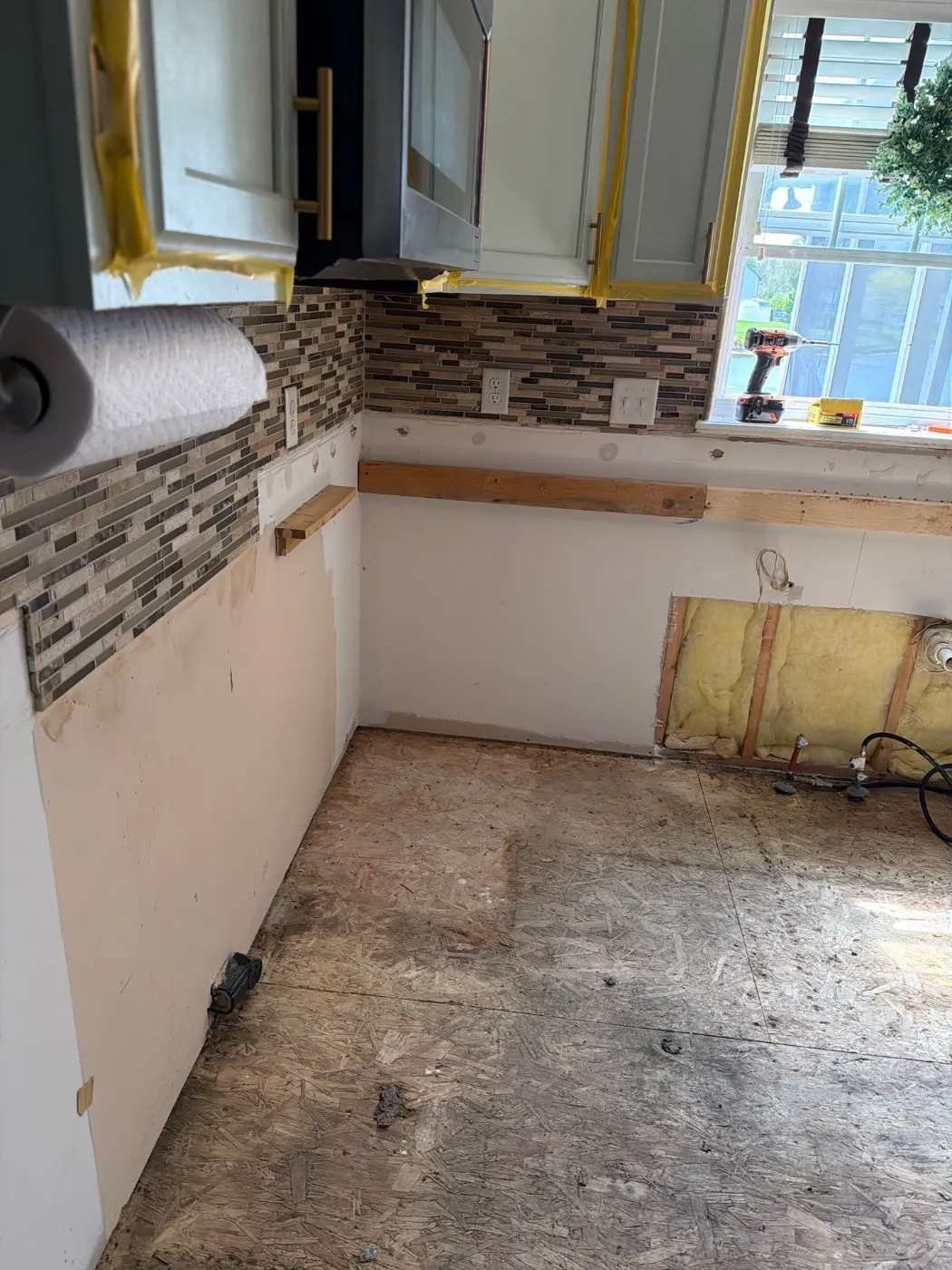 Containment setup for mold remediation in Spring Mill home
